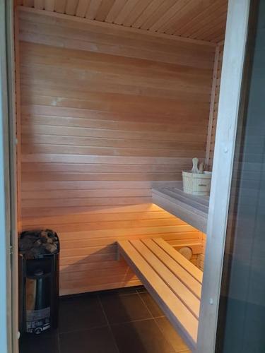 Szauna, Charmant hus med bastu och braskamin in Alingsas