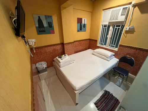 room detail thumbnail 2