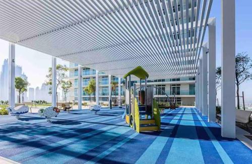 Emaar Beach Front 2BR with Sea & Marina Skyline Views - image 3