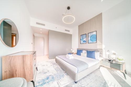 Emaar Beach Front 2BR with Sea & Marina Skyline Views - image 13