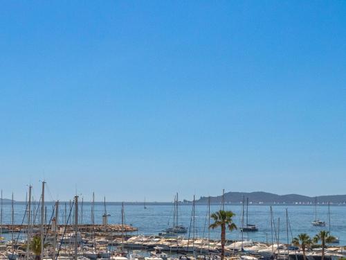 Apartment Port de la Gavine I-2 by Interhome