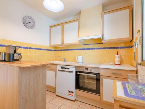 Holiday Home Residence La Corniche d'or by Interhome in Saint-Raphael