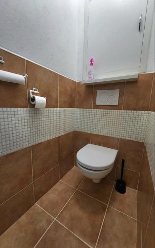 Spacious & cleаn 4 isolated rooms best for groups, Bratislava (photo 10)