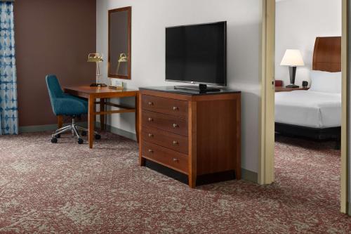 Hilton Garden Inn Milford - image 12