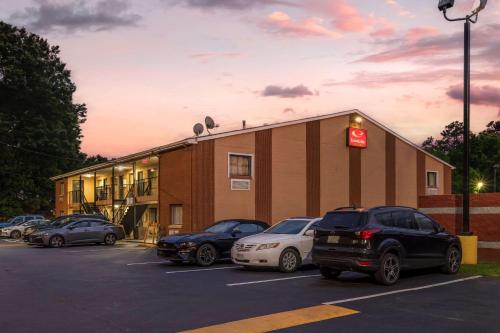 Econo Lodge Inn & Suites I-64 & US 13 in Virginia Beach, USA