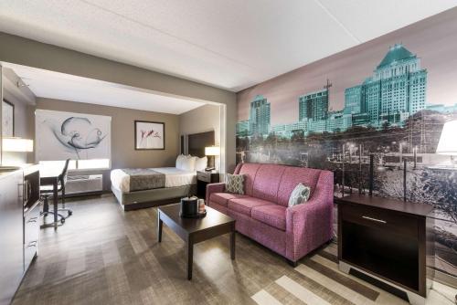 Clarion Pointe Greensboro Airport in Greensboro (NC)