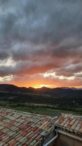 Là Maison Haute (La Maison Haute) in Faucon