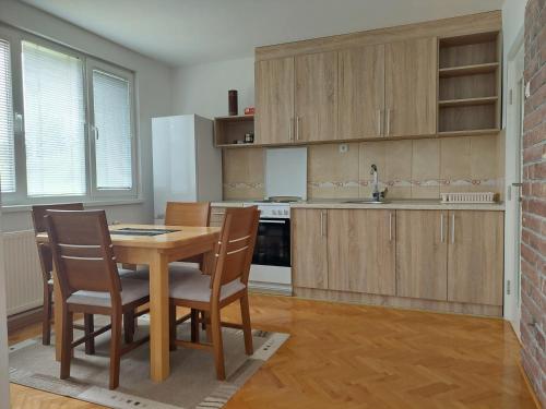 Apartmani Tarsko Jezero Nova Vezanja in Donje Karaklije