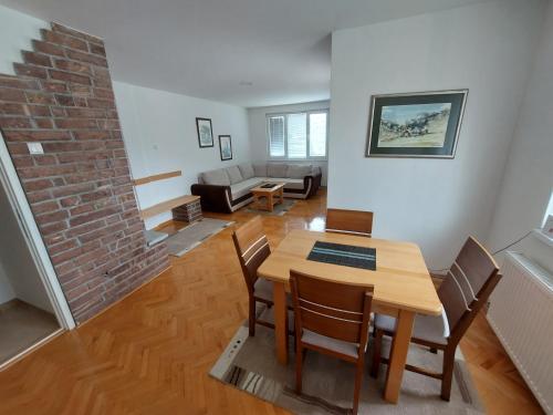 Apartmani Tarsko Jezero Nova Vezanja in Donje Karaklije