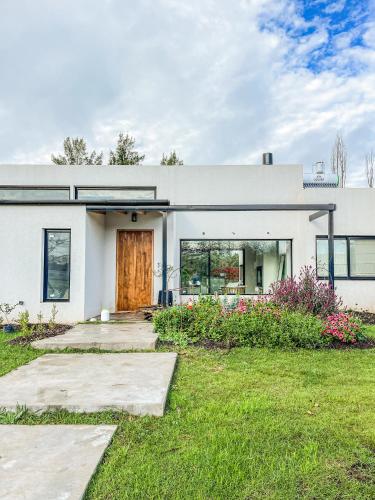 RentUp- Casa moderna en country de polo