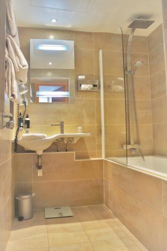 Best Western Lyon Saint-Antoine - image 13