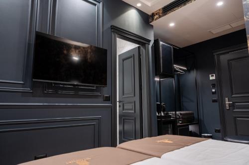 Superior Double or Twin Room image 6