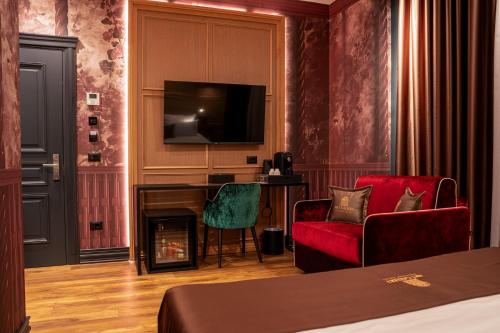 Deluxe King Room image 1