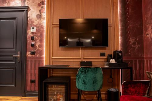 Deluxe King Room image 5