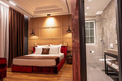 Deluxe King Room image 4