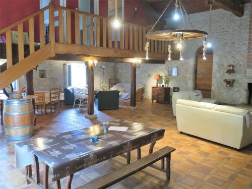 Holiday Home La Raze by Interhome in Bonneville-et-Saint-Avit-de-Fumadières