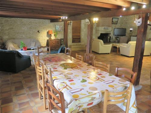 Holiday Home La Raze by Interhome in Bonneville-et-Saint-Avit-de-Fumadières