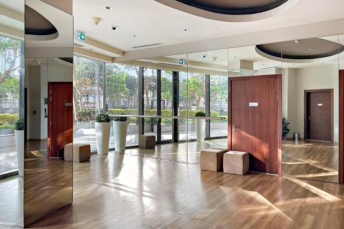 Luxe 3BR Retreat, Balcony Burj & Fountain Views, Prime Downtown Stay, Dubai (photo 6)