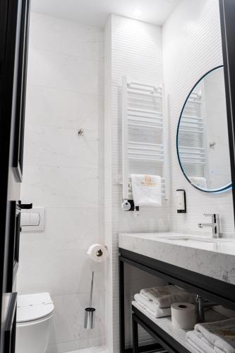 Double Room image 10