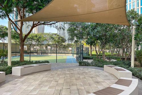 Luxe 3BR Retreat, Balcony Burj & Fountain Views, Prime Downtown Stay, Dubai (photo 7)