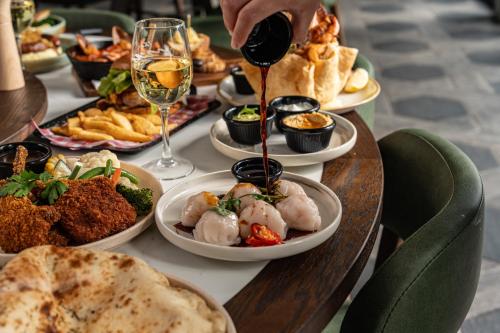 Food and beverages, Mill Hotel Milperra Panania in Bankstown