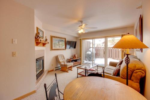 Cedar Creek Condo Free Shuttle to Big Sky Resort! in Gallatin Gateway, USA