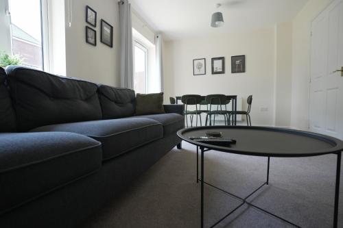 Spacious 4 bedroom, perfect for contractors, families, private parking