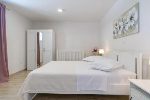 Villa with Sea View - image 3