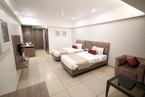 Hotel Dwarkamai (A Pure Vegetarian Hotel) - Tap to explore photos