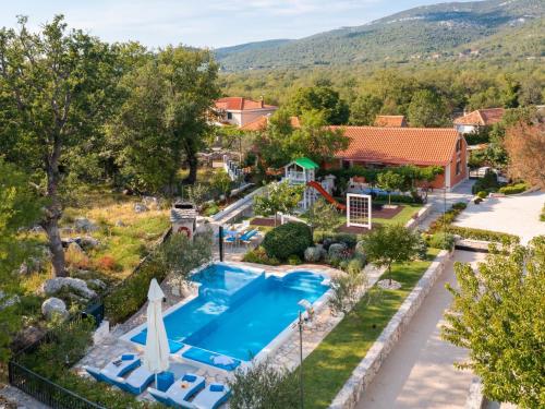 Holiday Home Villa Dalmatica moderna by Interhome in Bristivica