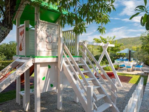 Holiday Home Villa Dalmatica moderna by Interhome in Bristivica