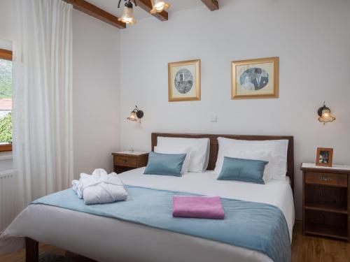 Holiday Home Villa Dalmatica moderna by Interhome in Bristivica