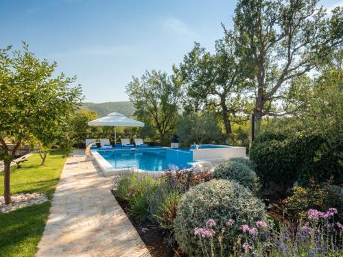 Holiday Home Villa Dalmatica moderna by Interhome in Bristivica