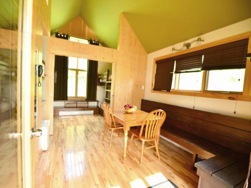 บริการและสิ่งอำนวยความสะดวก, Station touristique Pin Rouge in นิว ริชมอนด์ (ควิเบก)