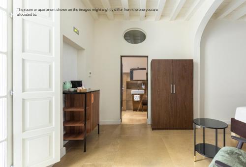 Large Room image 6