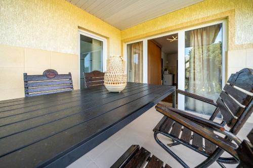 Balkon/teras, MAX Apartamenty - Pokoje - Domki - Restauracja - Basen in Mielno
