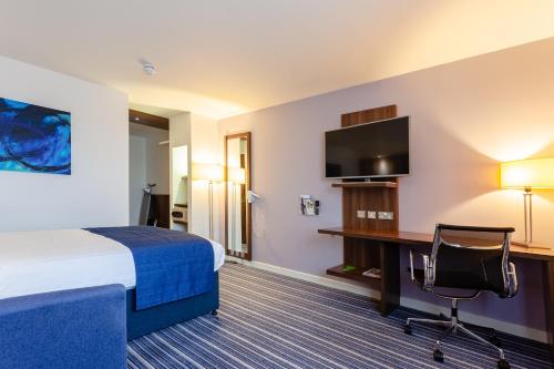 Holiday Inn Express Edinburgh Airport an IHG Hotel - image 2