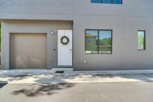 Modern Tampa Townhome Near Midtown, WFH Friendly! in Tampa, USA