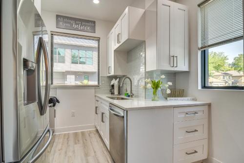 Modern Tampa Townhome Near Midtown, WFH Friendly! in Tampa, USA