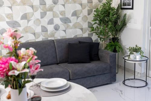 Ivory Suite seafront with views!- Fl 15 by Homely 3