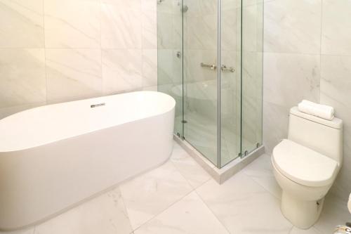 563803798 Holiday Inn Tijuana Zona Rio by IHG