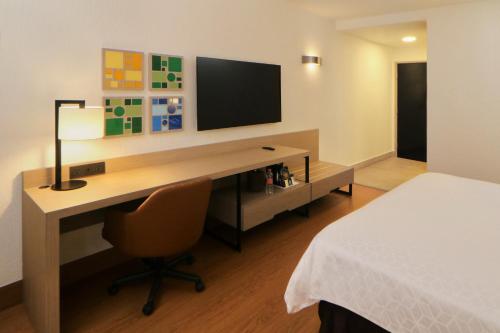 563803839 Holiday Inn Tijuana Zona Rio by IHG