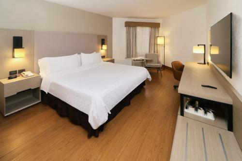 563803846 Holiday Inn Tijuana Zona Rio by IHG
