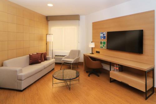 563803859 Holiday Inn Tijuana Zona Rio by IHG