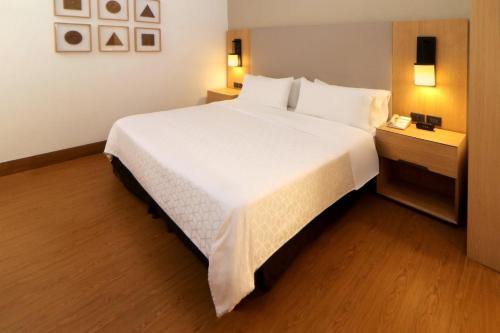 563803877 Holiday Inn Tijuana Zona Rio by IHG