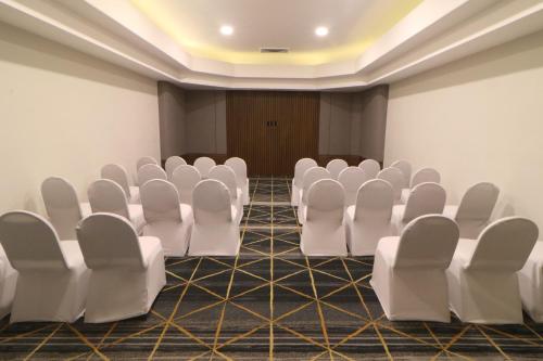 563803953 Holiday Inn Tijuana Zona Rio by IHG
