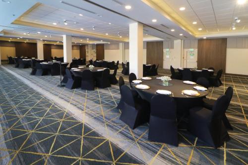 563803958 Holiday Inn Tijuana Zona Rio by IHG