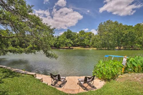 Round Rock Lakefront Home with Water Toys and Fire Pit