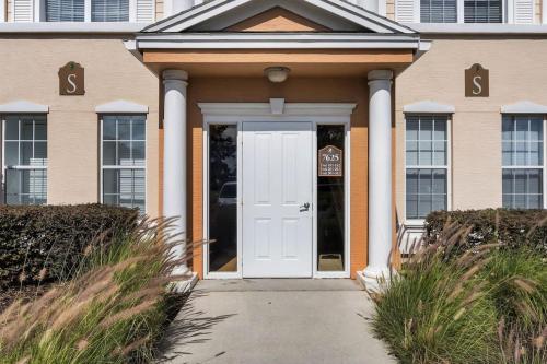 Awesome pool view - sunshine fun