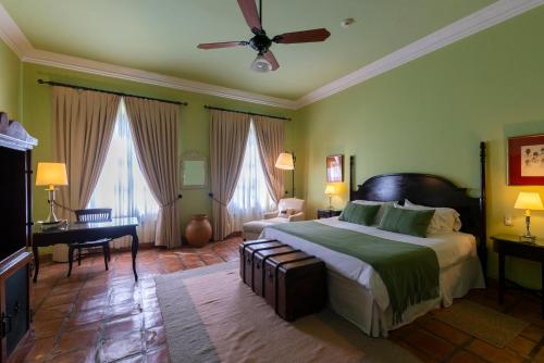 Patios de Cafayate - Wine Hotel & Restaurant in กาฟายาเค โตลอมบอง